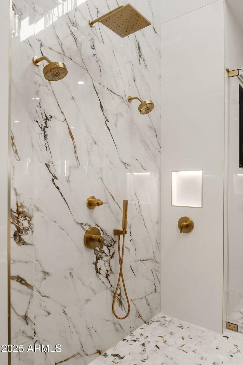 014_Primary Shower Detail