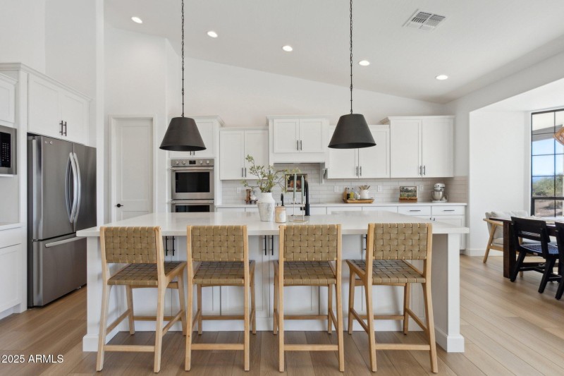 16-web-or-mls-13637-e-eclipse-dr