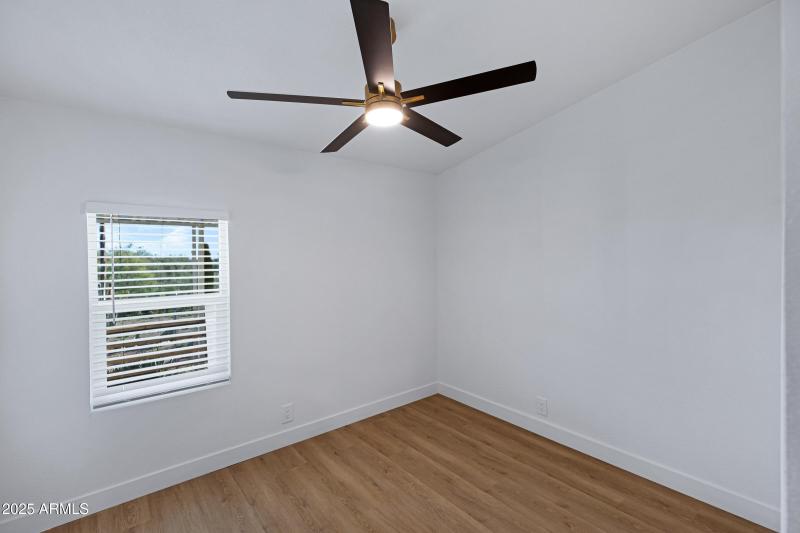 4556 N Ironwood Dr-16