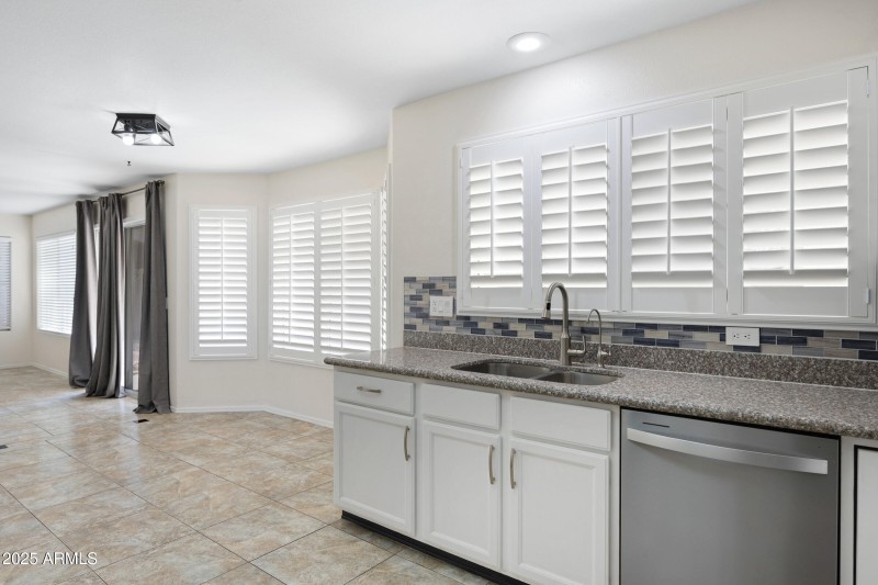 4237 E Rockledge Rd-15