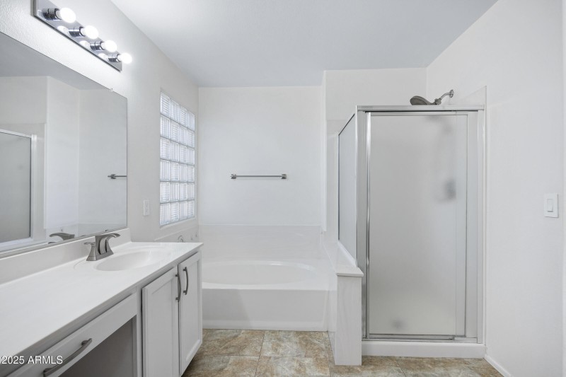 4237 E Rockledge Rd-33