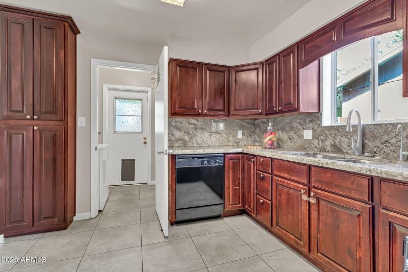 3302 East Pinchot Avenue, Apt 9 Phoenix