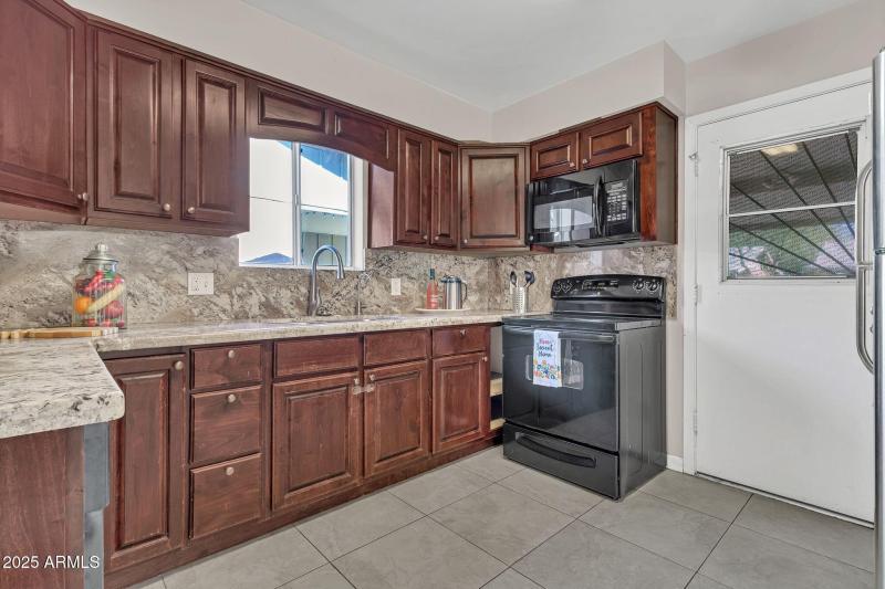 3302 East Pinchot Avenue, Apt 9 Phoenix