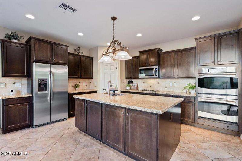 2387 N Heritage_Kitchen