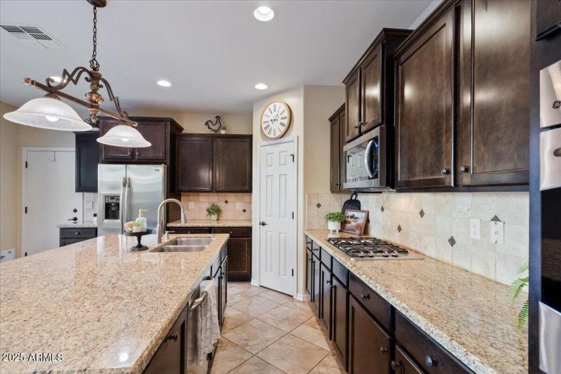 2387 N Heritage_Kitchen