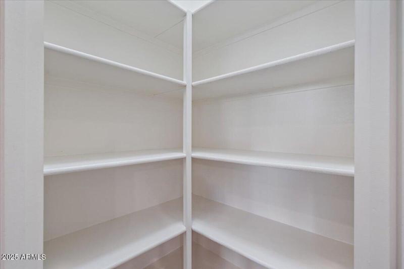 2387 N Heritage_Pantry