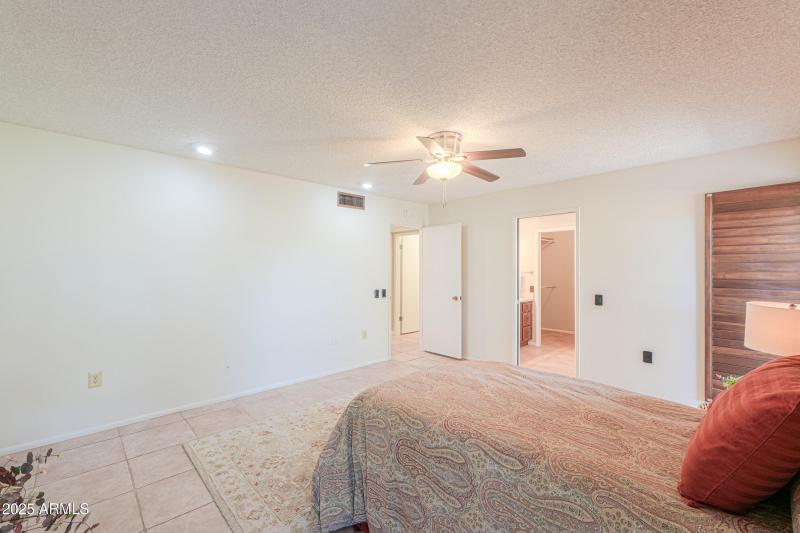 17801 N Boswell Blvd