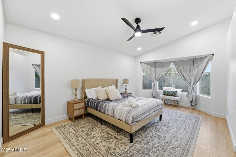 15-013-primary-bedroom