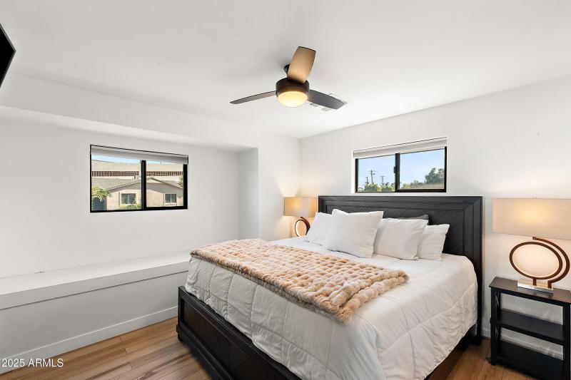 17_2050 n 71st st-14