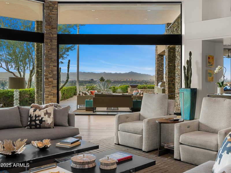 12great room2_doors open