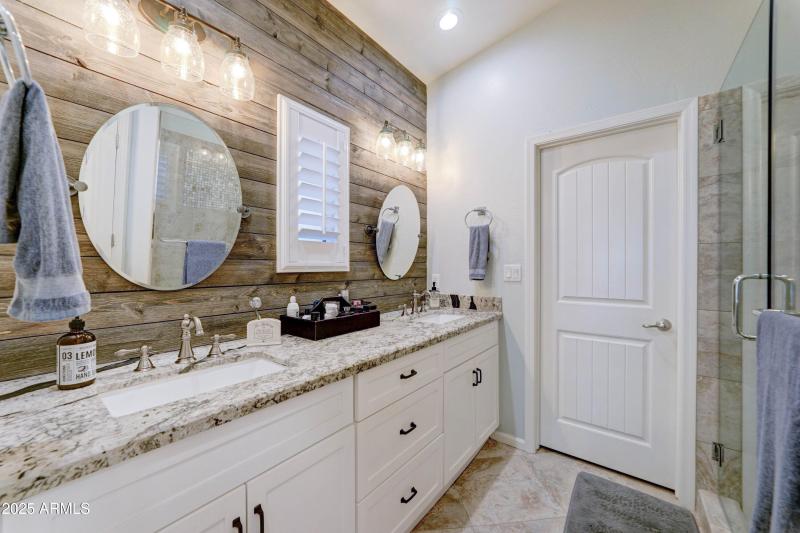 4001 E Indianola Ave-18