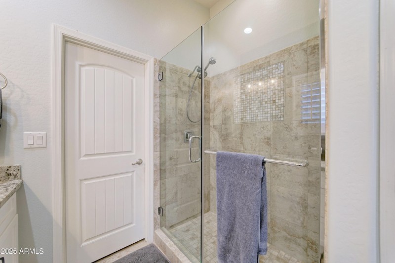 4001 E Indianola Ave-19