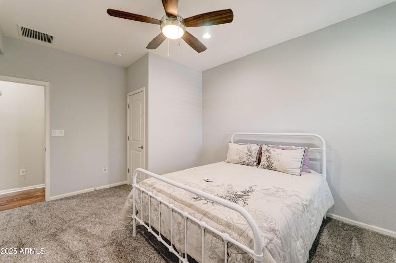 4001 E Indianola Ave-23