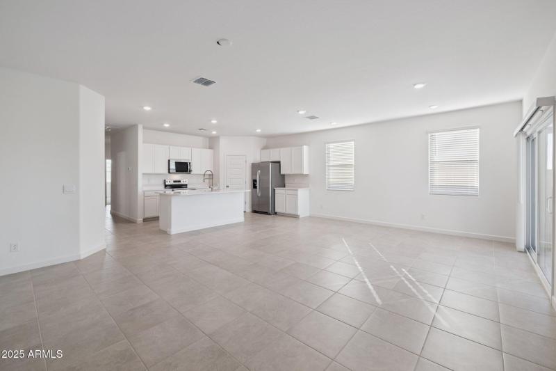 5-web-or-mls-1476-s-241st-ave