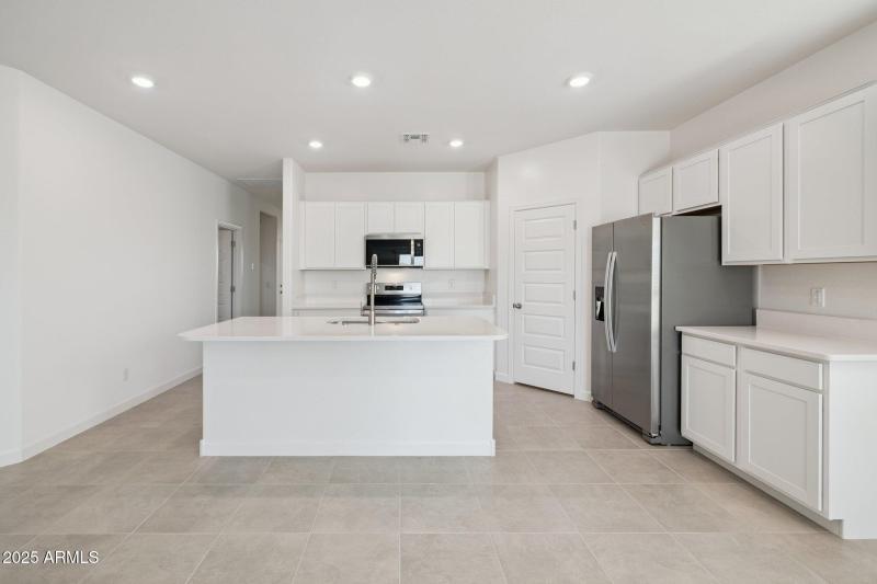 6-web-or-mls-1476-s-241st-ave