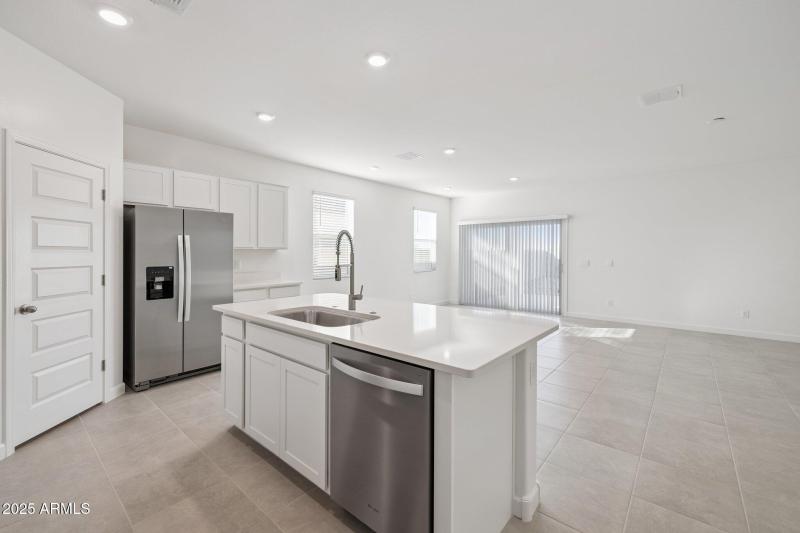 7-web-or-mls-1476-s-241st-ave