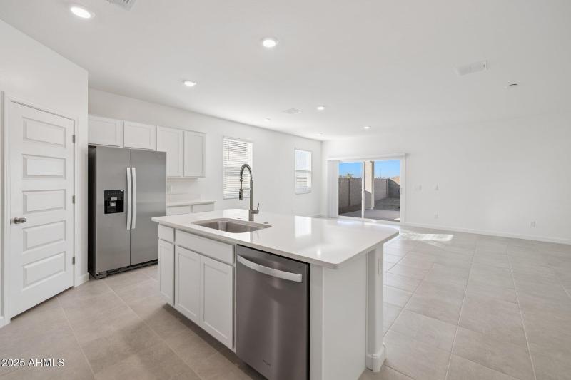 8-web-or-mls-1476-s-241st-ave