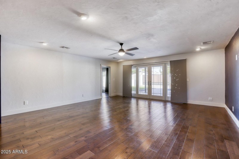 2548 E Turney Ave - Web Quality - 002 -