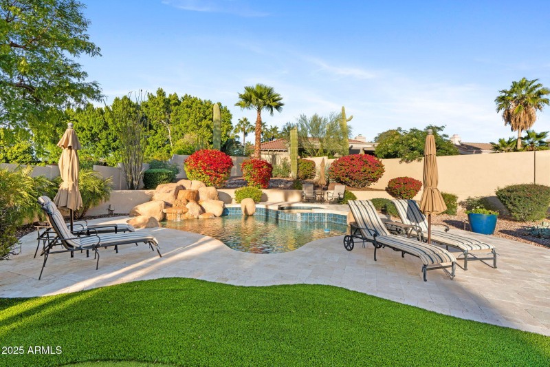 Stunning Heated Pool & Spa