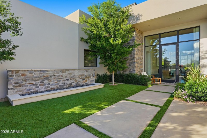003_Entrance Courtyard Fountain