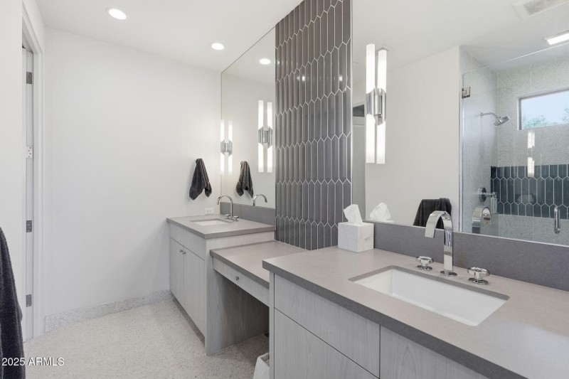 033_Guest Room 3 Ensuite