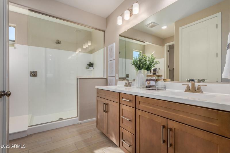 13 Owners Suite Bath