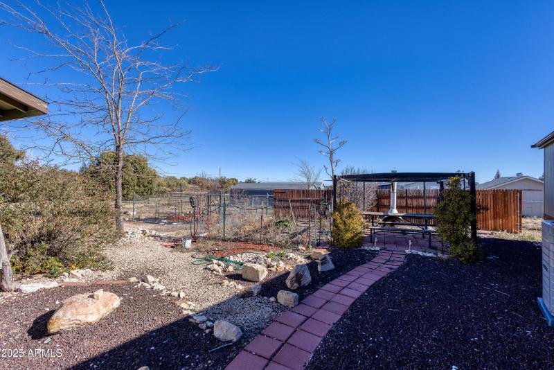 027_photo27_6464_old_homestead_rd