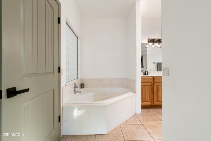 Primary Bathroom Tub