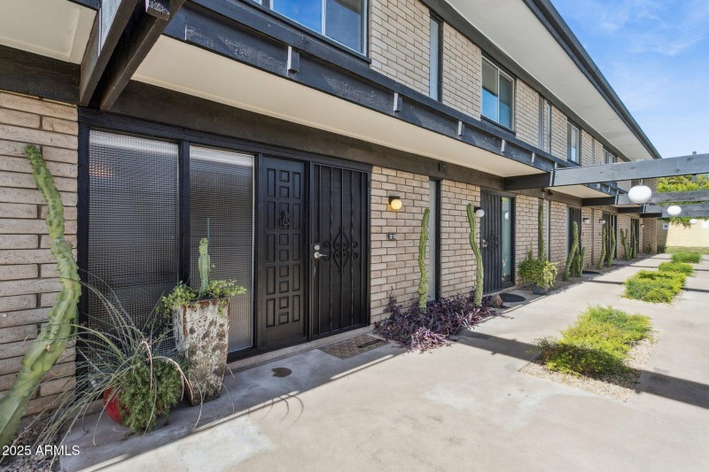 2-web-or-mls-110-w-missouri-ave-25