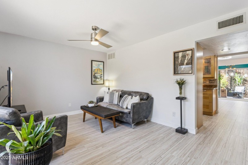 3-web-or-mls-110-w-missouri-ave-25