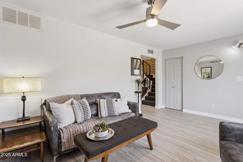 5-web-or-mls-110-w-missouri-ave-25