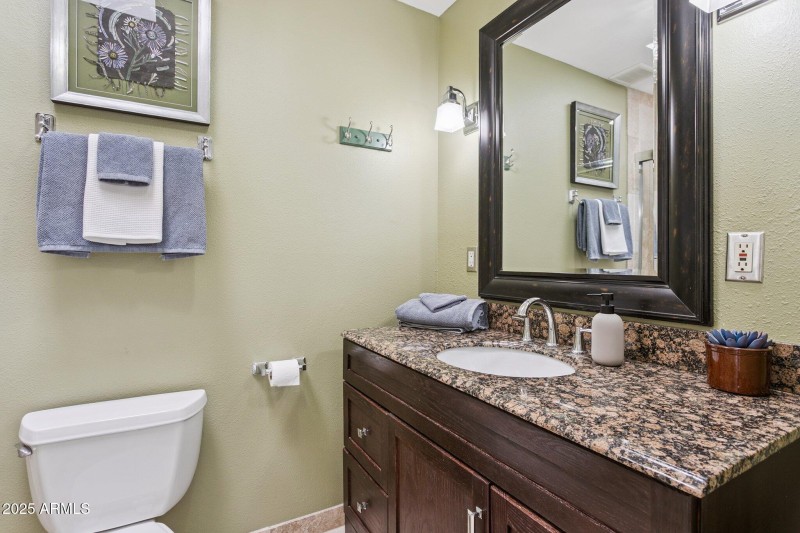 17-web-or-mls-110-w-missouri-ave-25