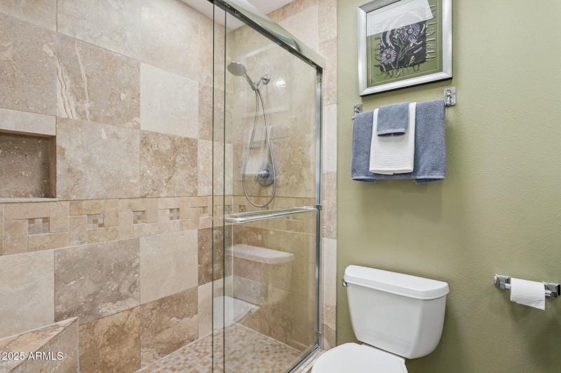 18-web-or-mls-110-w-missouri-ave-25