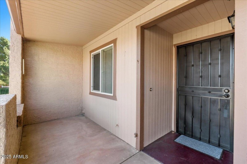 02-Front Covered Patio