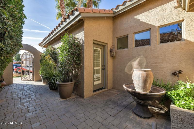 Front courtyard to casita