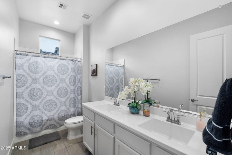 020__1294 E La Fortuna Ct