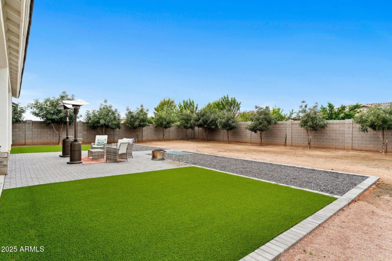 027__1294 E La Fortuna Ct