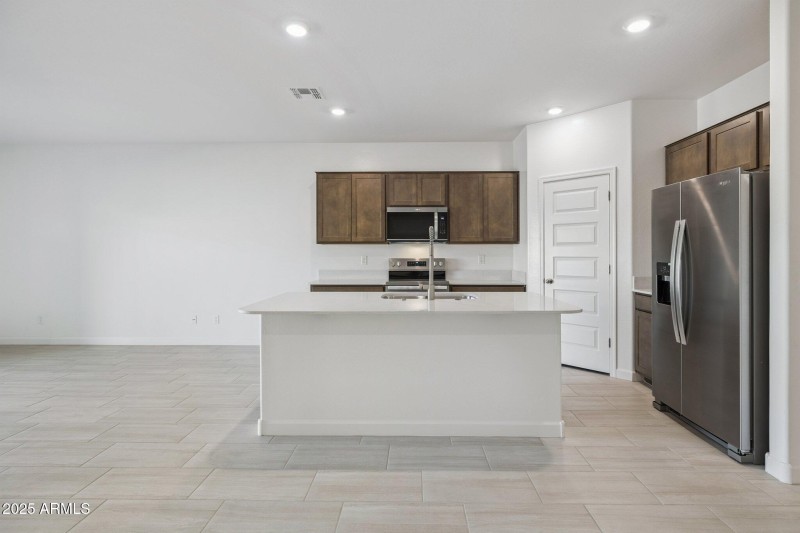 9-web-or-mls-23968-w-pima-st