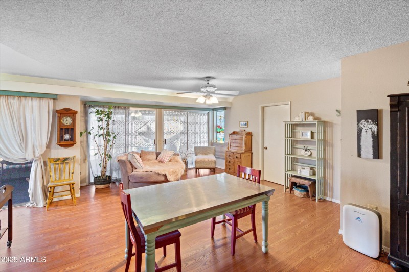 09-Dining to Sitting Area