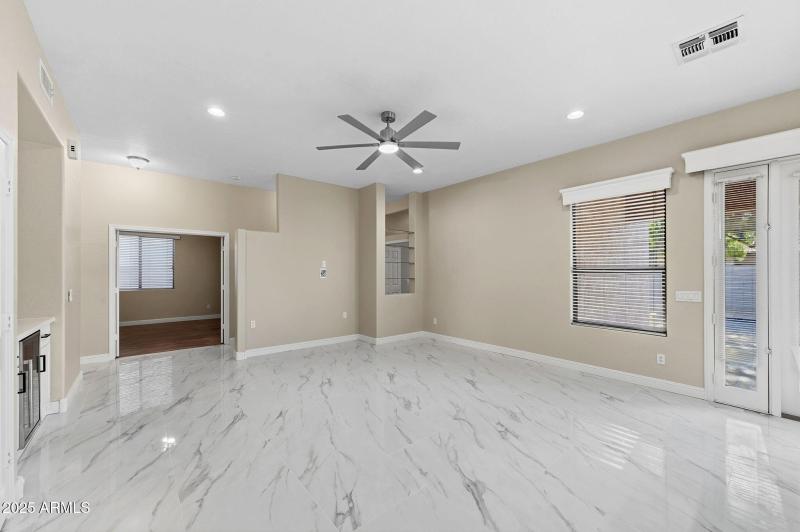 005__2225 W Olive Way