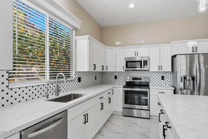 009__2225 W Olive Way