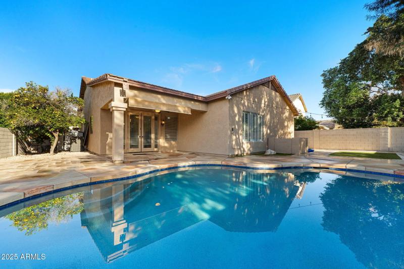 012__2225 W Olive Way