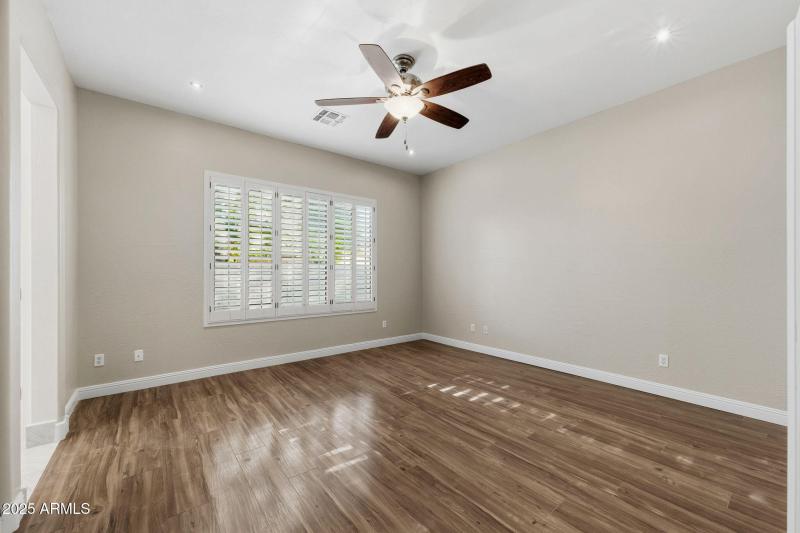 018__2225 W Olive Way