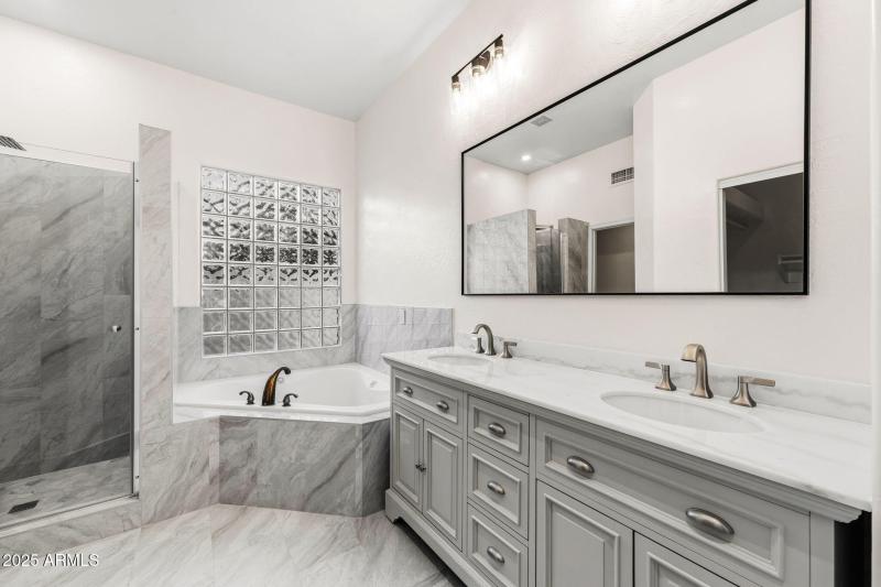 020__2225 W Olive Way