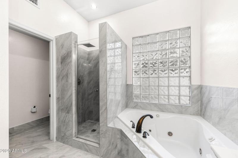 021__2225 W Olive Way