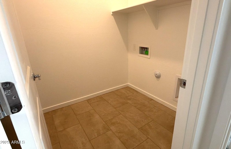 8BFF582F-7EE2-4A43-8C91-665726735F10