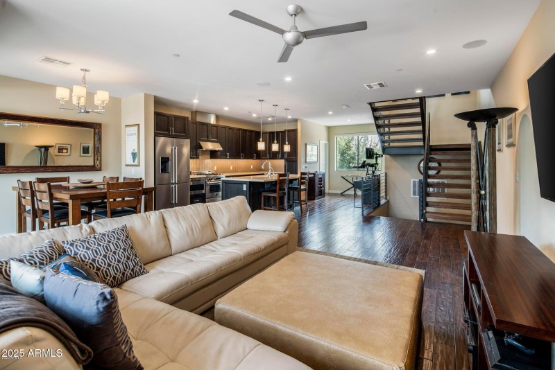 05-20200827170440635702000000-o-Greatroo