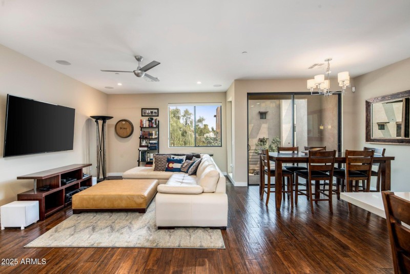 06-20200827170433537541000000-o-Greatroo