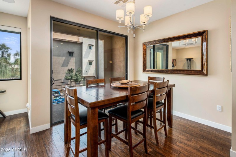 07-20200827170444295733000000-o-Greatroo