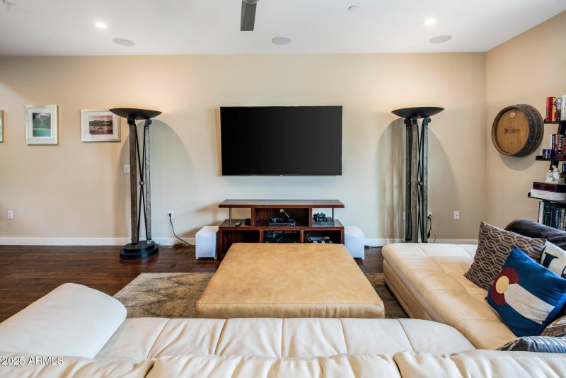 08-20200827170436495435000000-o-Greatroo